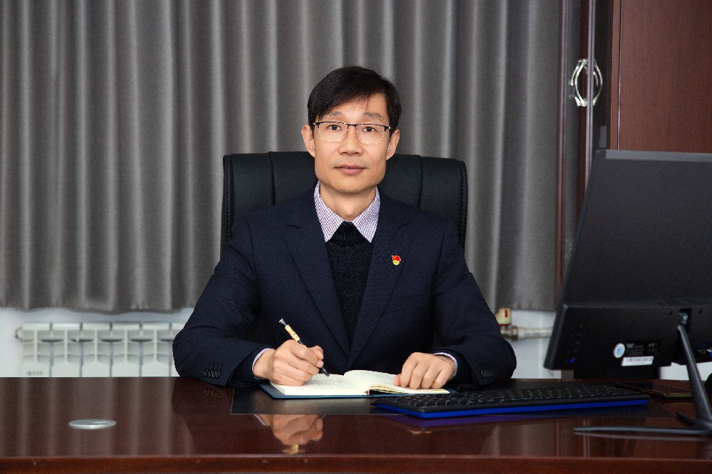 卢新民 党委委员、纪委书记